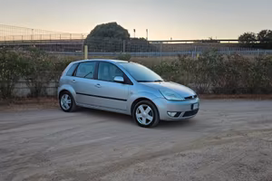 Ford Fiesta 1.2 16V 5P Ghia