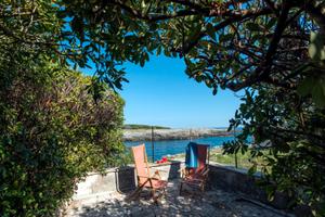 Appartamento in villa con giardino sul mare