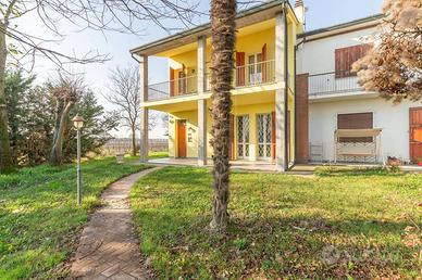 Villa di 388 m² con più di 5 locali a Bagnacavallo