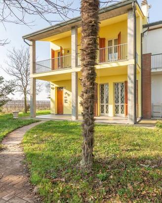 Villa di 388 m² con più di 5 locali a Bagnacavallo