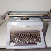 Macchina da scrivere Olivetti Linea 88 Vintage e a