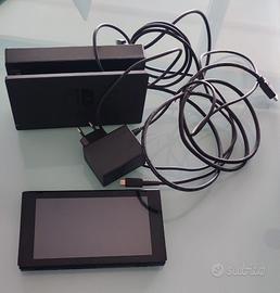 NintendoSwitch + consolle e alimentatore NO joycon