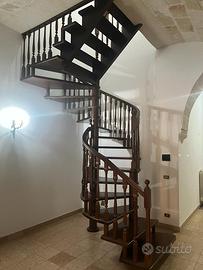 Scala a chiocciola in legno