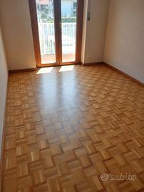 A GRATIS  Parquet in legno già smontato