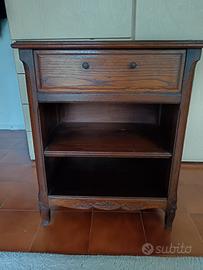 Mobiletto in legno con cassetto 