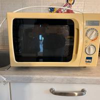 forno micro onde e sbattitore elettrico