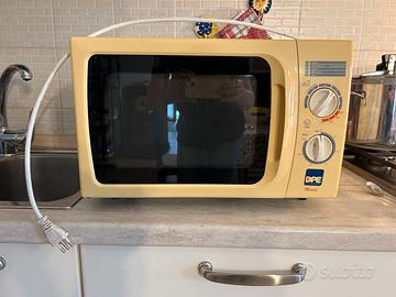 forno micro onde e sbattitore elettrico