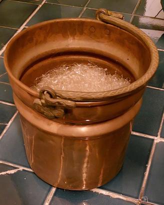 Pentola in rame nuova