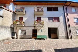 CASA SEMINDIPENDENTE A ONORE