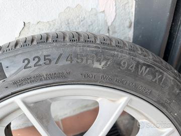 Cerchi in lega da 17’’ con gomme comprese