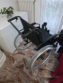 Sedia a rotelle reclinabile