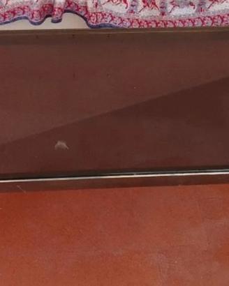 Tavolino basso piano cristallo struttura metallo.