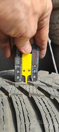 pneumatici invernali Nokian snowproof 225/60/17 