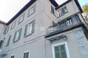 CASA INDIPENDENTE CON 5 APPARTAMENTI, 5 CANTINE E