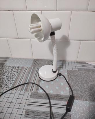 lampada da tavolo con collo flessibile