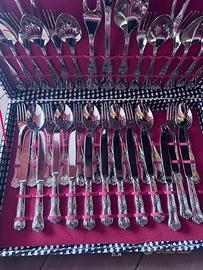 Servizio di posate elegante completo con valigetta