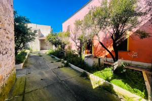 Casa indipendente con ampio cortile