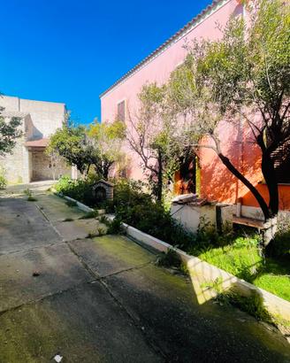 Casa indipendente con ampio cortile