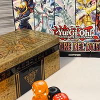 Tin di 500 carte Yu-Gi-Oh! + Sleeves