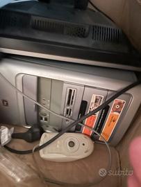 Computer fisso comoreso di schermo