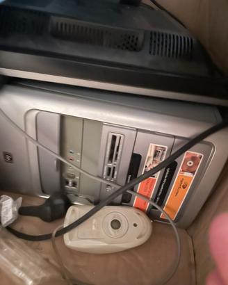 Computer fisso comoreso di schermo