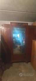 Armadio in legno fatto a mano