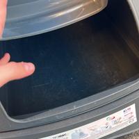 Lettiera per gatti coperta