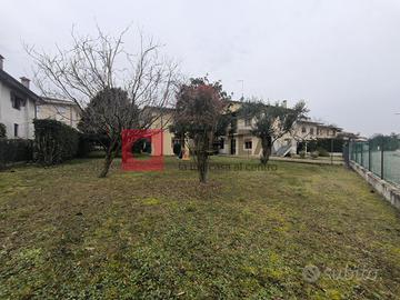 BIFAMILIARE CON 800 MQ GIARDINO "RIF. UPR8"