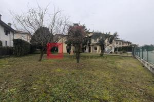 BIFAMILIARE CON 800 MQ GIARDINO "RIF. UPR8"