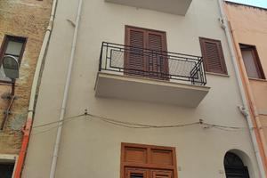 Palazzina indipendente su più piani via Torino