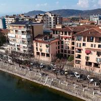 Attico da sogno con vista fiume con sottotetto