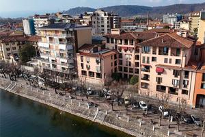 Attico da sogno con vista fiume con sottotetto