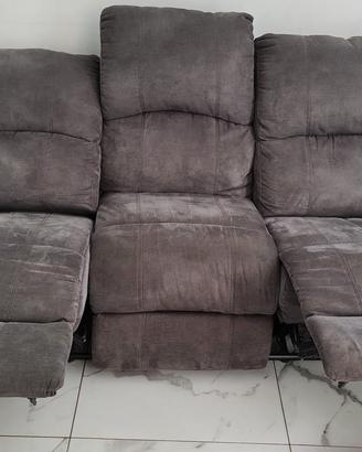 divano con recliner automatici