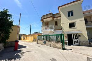 4 LOCALI A BACOLI