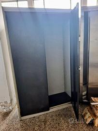 Armadio in ferro a due ante