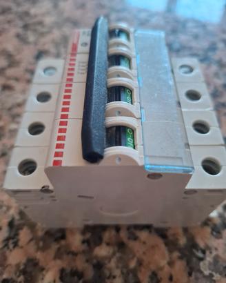 interruttore magnetotermico 