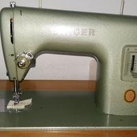 Macchina da cucire a pedale Singer