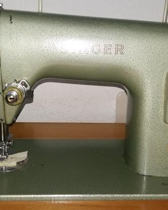 Macchina da cucire a pedale Singer