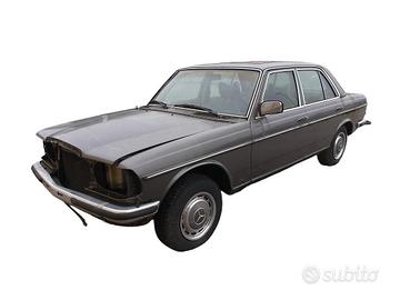 Mercedes W123 Berlina Demolita - Per Ricambi