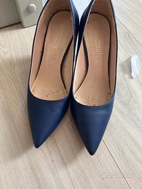 Scarpe col tacco blu