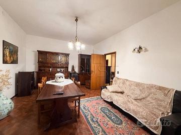 Appartamento di 119 m² con 4 locali e posto auto a