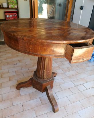 Tavolo rotondo antico in noce stile impero