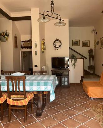 Casa indipendente di 104 m² con più di 5 locali a 