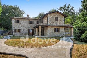 Villa di 340 m² con 4 locali e box auto a Folignan