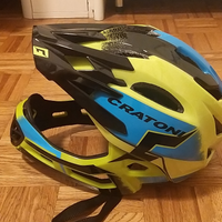 Casco mentoniera removibile