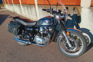 Kawasaki W800 2024 solo 1500 km