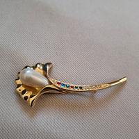 Spilla con perla vintage.