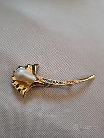 Spilla con perla vintage.