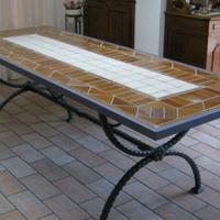 Tavolo da sala con piana in mosaico