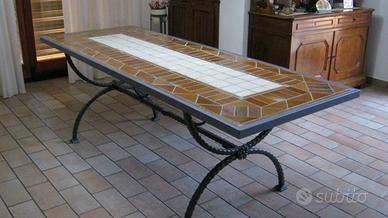 Tavolo da sala con piana in mosaico